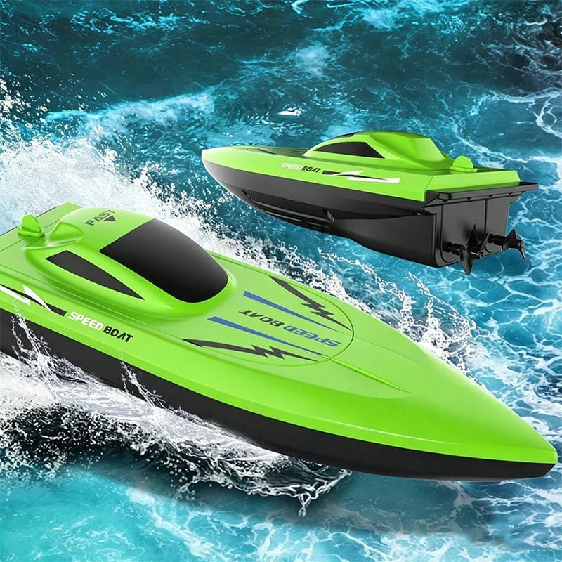 2,4 GHz super-fast RC racing boat with dual motors