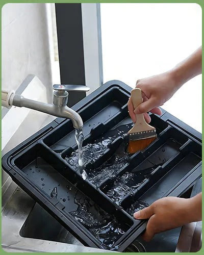 Retractable cutlery holder