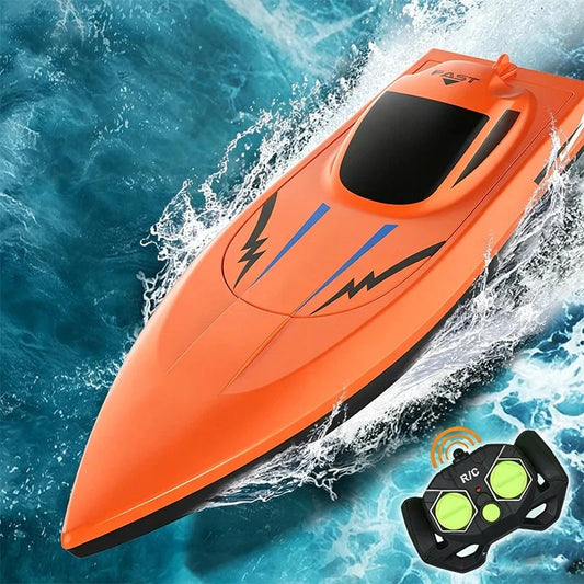 2,4 GHz super-fast RC racing boat with dual motors
