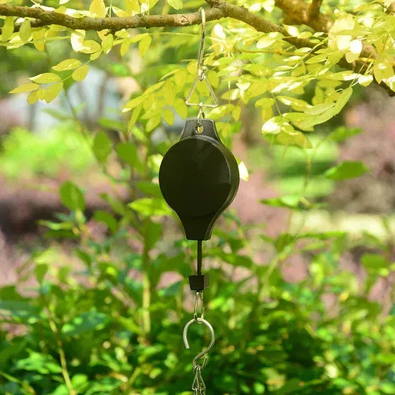 Adjustable hanging hook - effortless raising and lowering