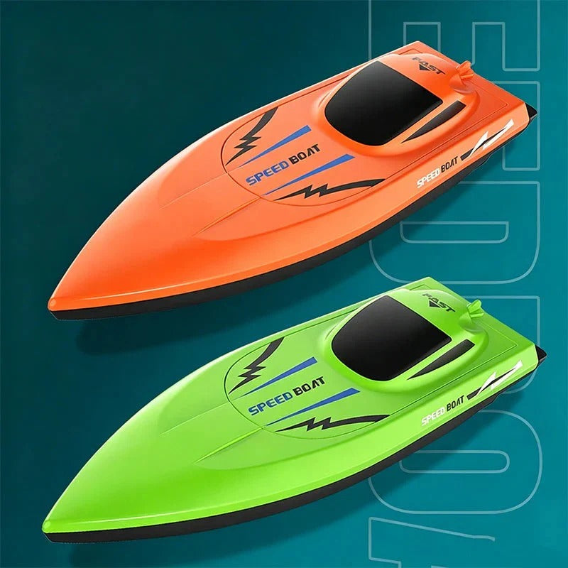 2,4 GHz super-fast RC racing boat with dual motors