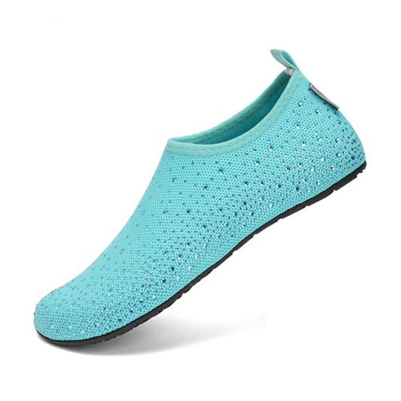 Quick-drying water shoes for beach walking