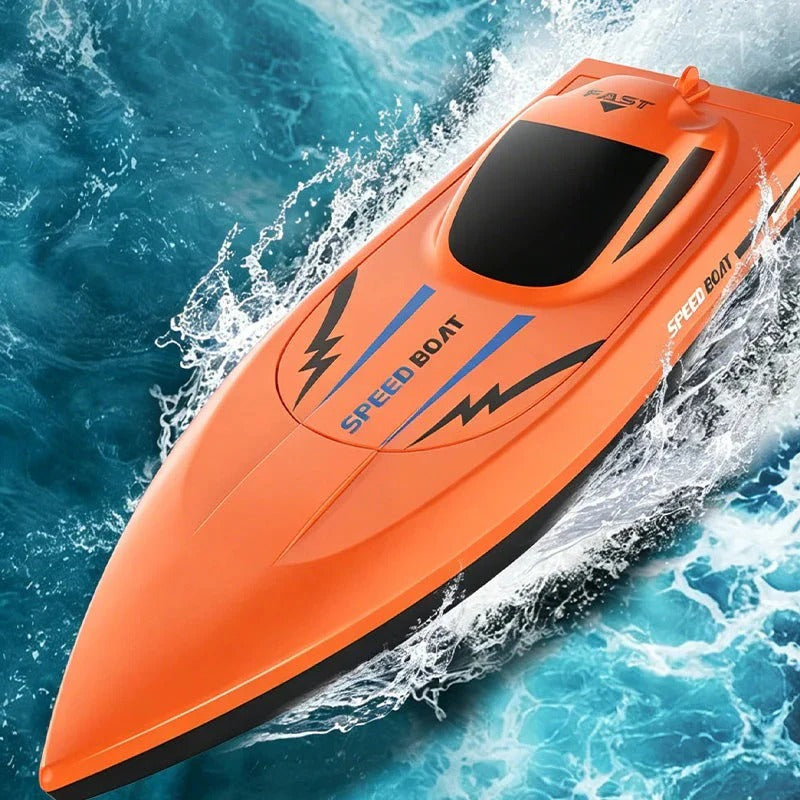 2,4 GHz super-fast RC racing boat with dual motors
