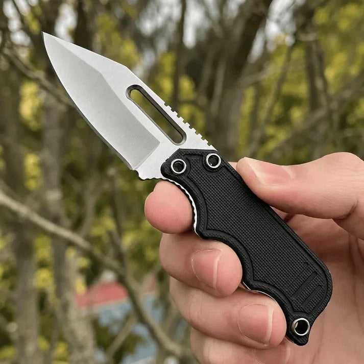 Compact multifunctional pocket knife for everyday use and emergency situations
